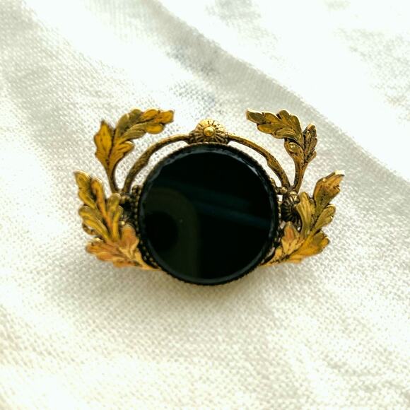 Vintage black onyx, leaf brooch, gold tone wreath pen with black cabochon. - Picture 15 of 16